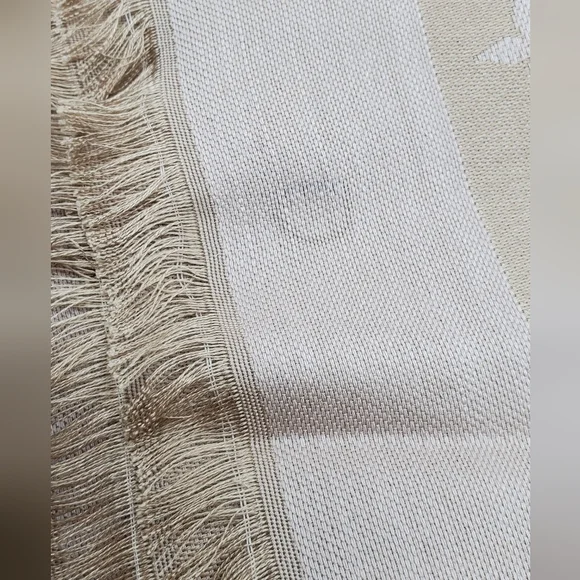 Louis Vuitton Classic Monogram Shawl Beige - Picture 5 of 7